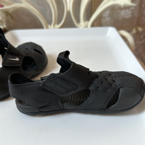 NIKE Toddler Sandals - Picture 8 of 9